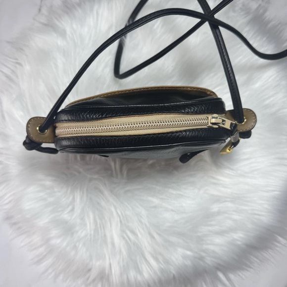 Loewe Black Leather Crossbody Bag with Textured Finish - Picture 4 of 15